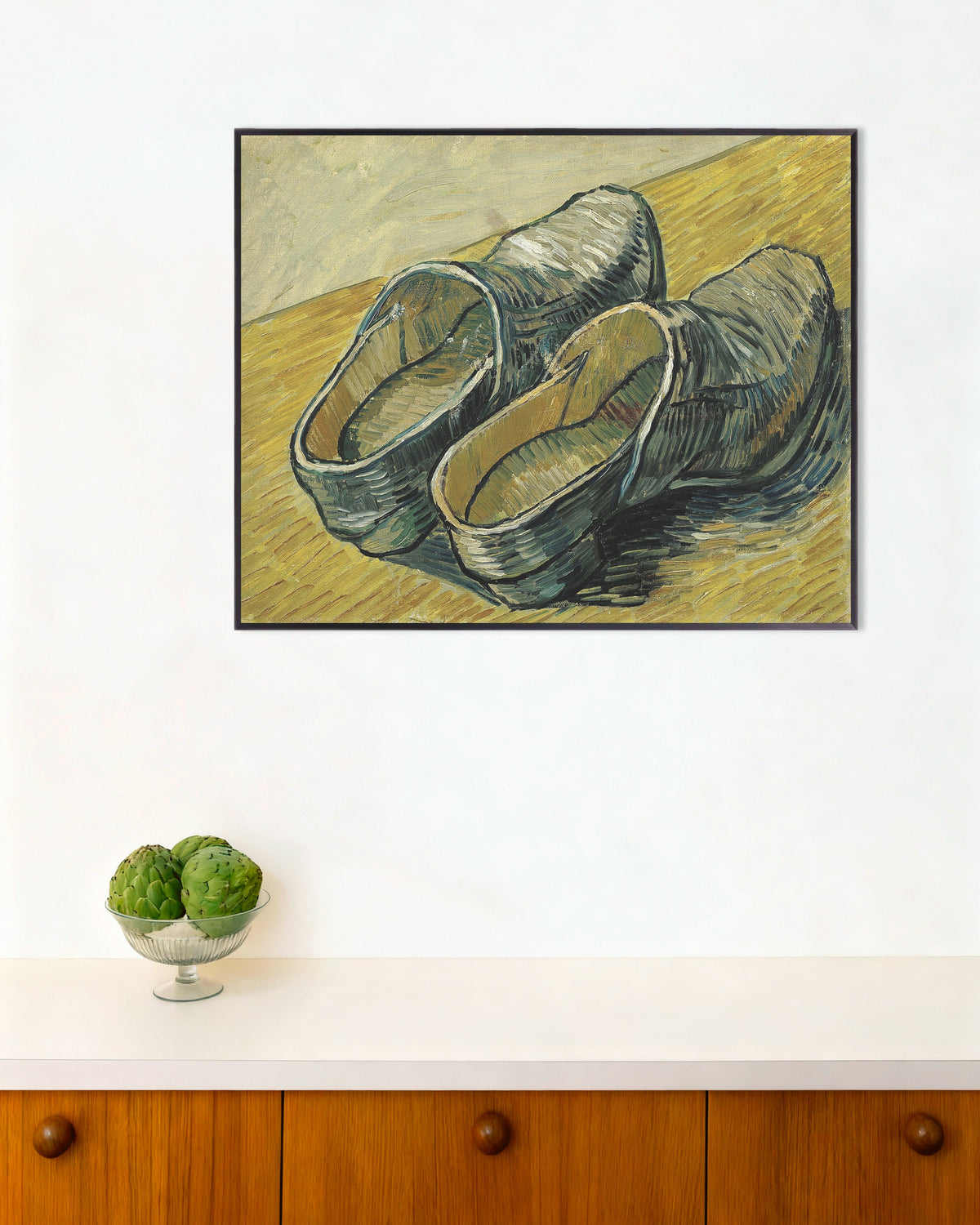 Poster Une paire de sabots en cuir (1888) de Vincent van Gogh, avec un cadre métallique