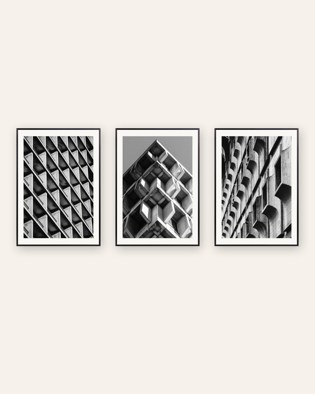 Affiches brutalistes, lot de 3 : motifs de béton, cadres en métal noir