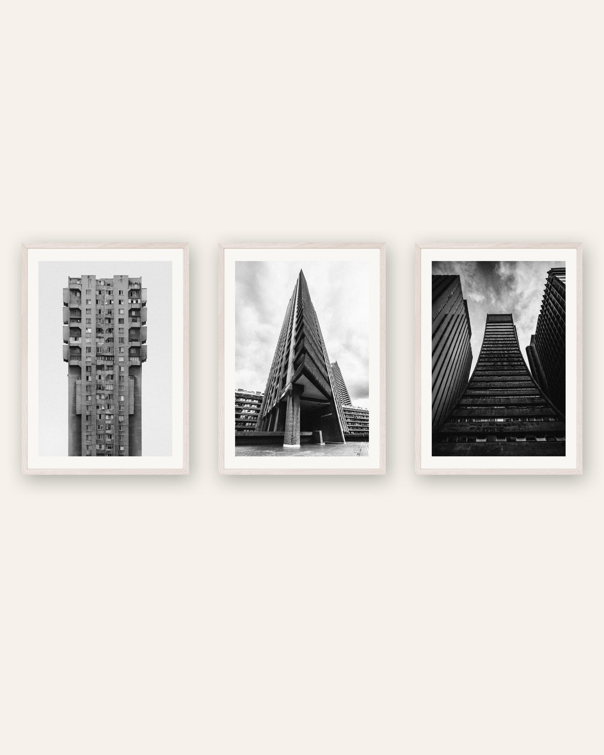 Affiches brutalistes, lot de 3 : tours de béton, cadres en chêne blanc