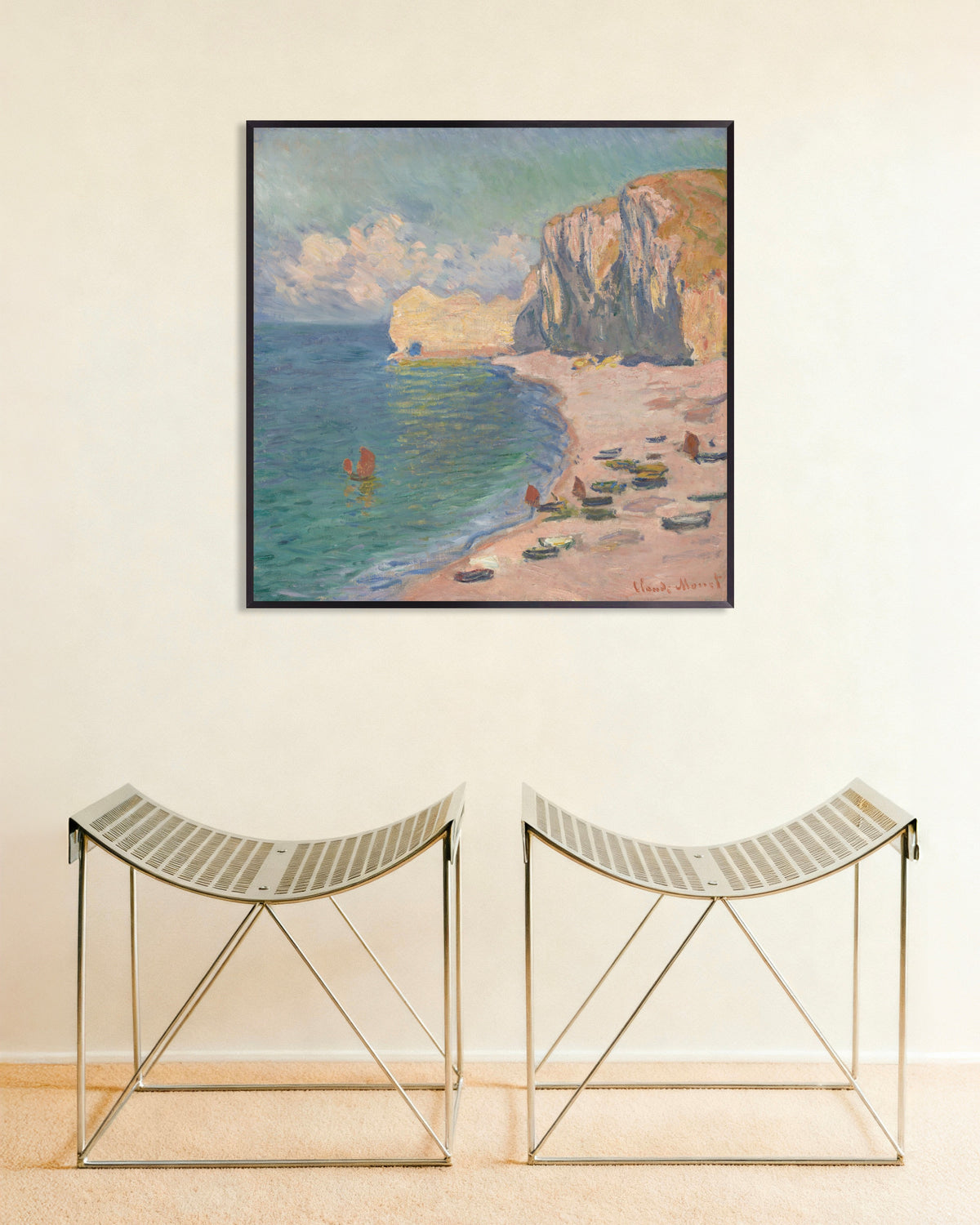 Affiche Étretat, la plage et la falaise d'Amont (1885) de Claude Monet, avec un cadre en métal