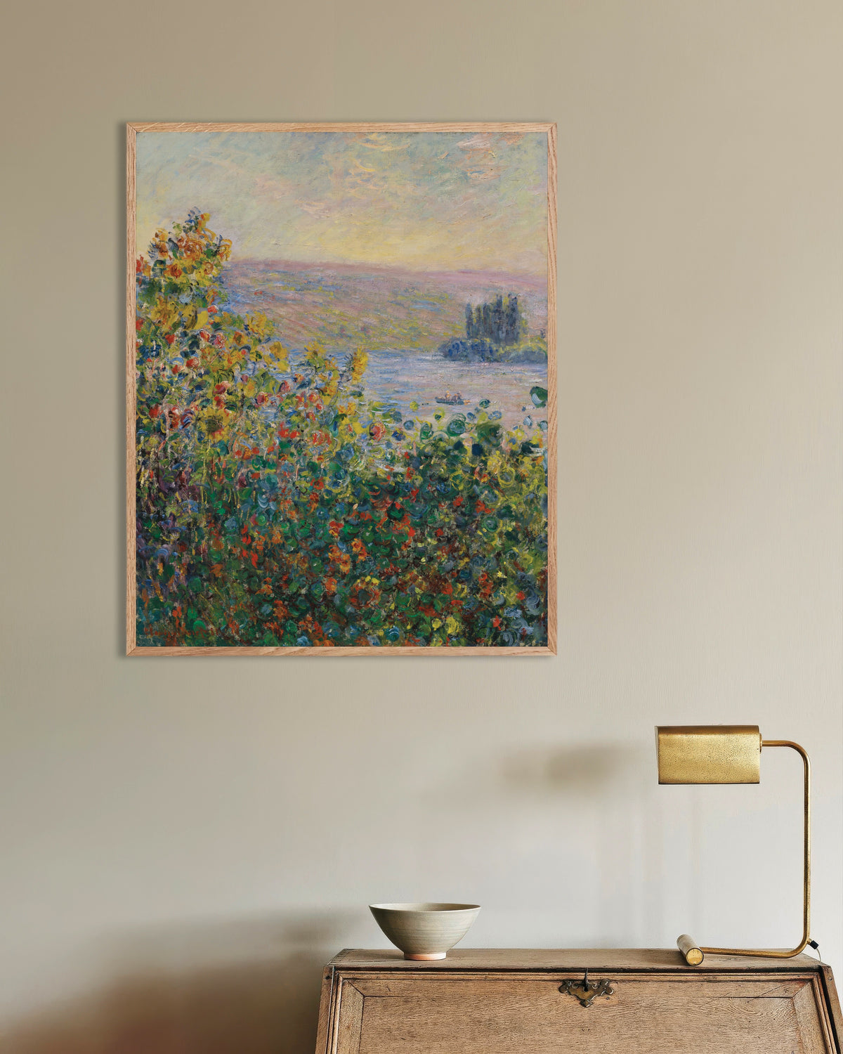 Affiche Massif de fleurs à Vétheuil (1881) de Claude Monet, avec un cadre en bois naturel