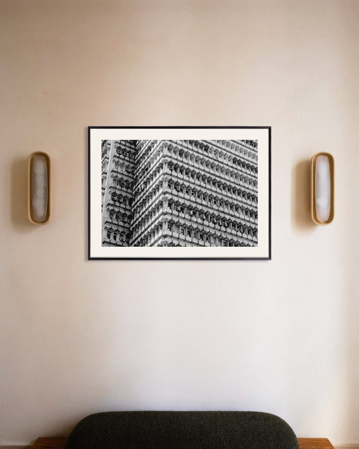 Affiche « Façade de bureaux en nid d’abeille », avec un cadre en métal