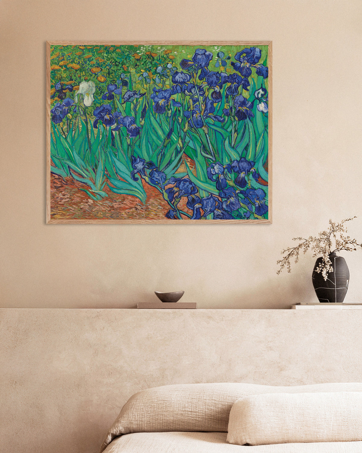 Poster Iris (1889) de Vincent van Gogh, avec un cadre en bois naturel