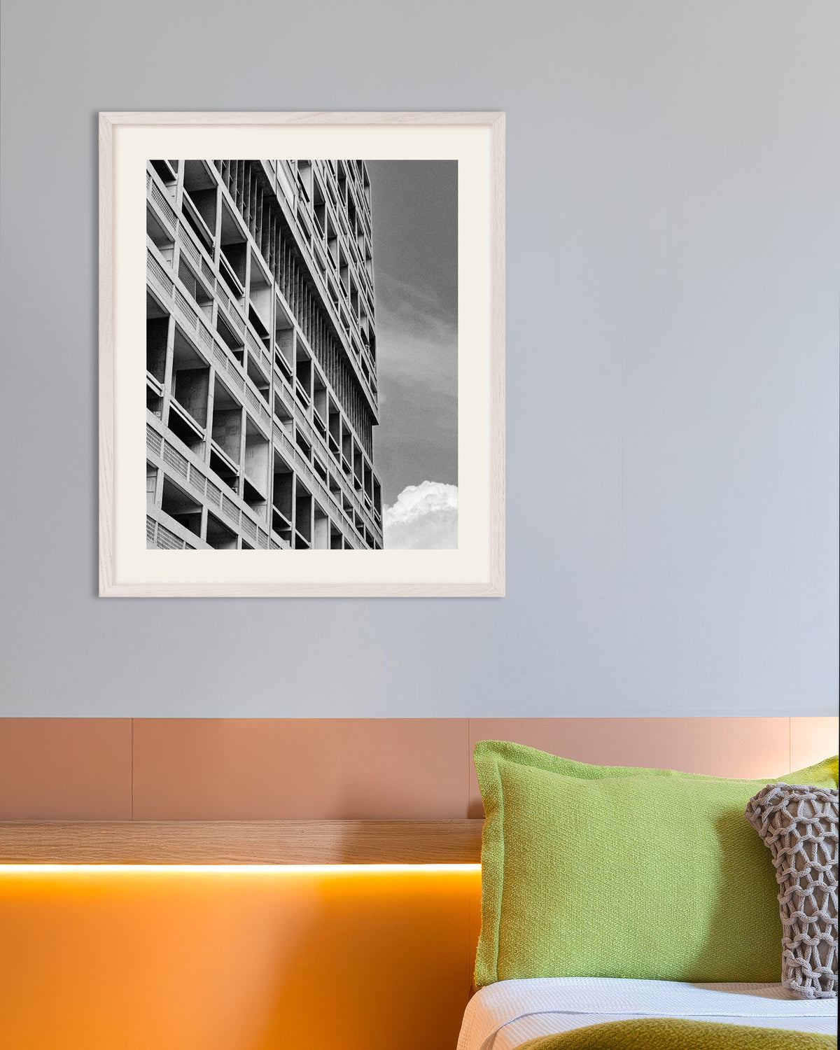 Affiche « Loggias au soleil », avec un cadre en bois blanc