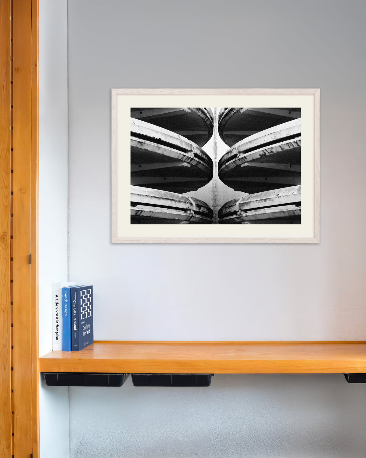 Affiche « Rampes de parking en miroir », avec un cadre en bois blanc