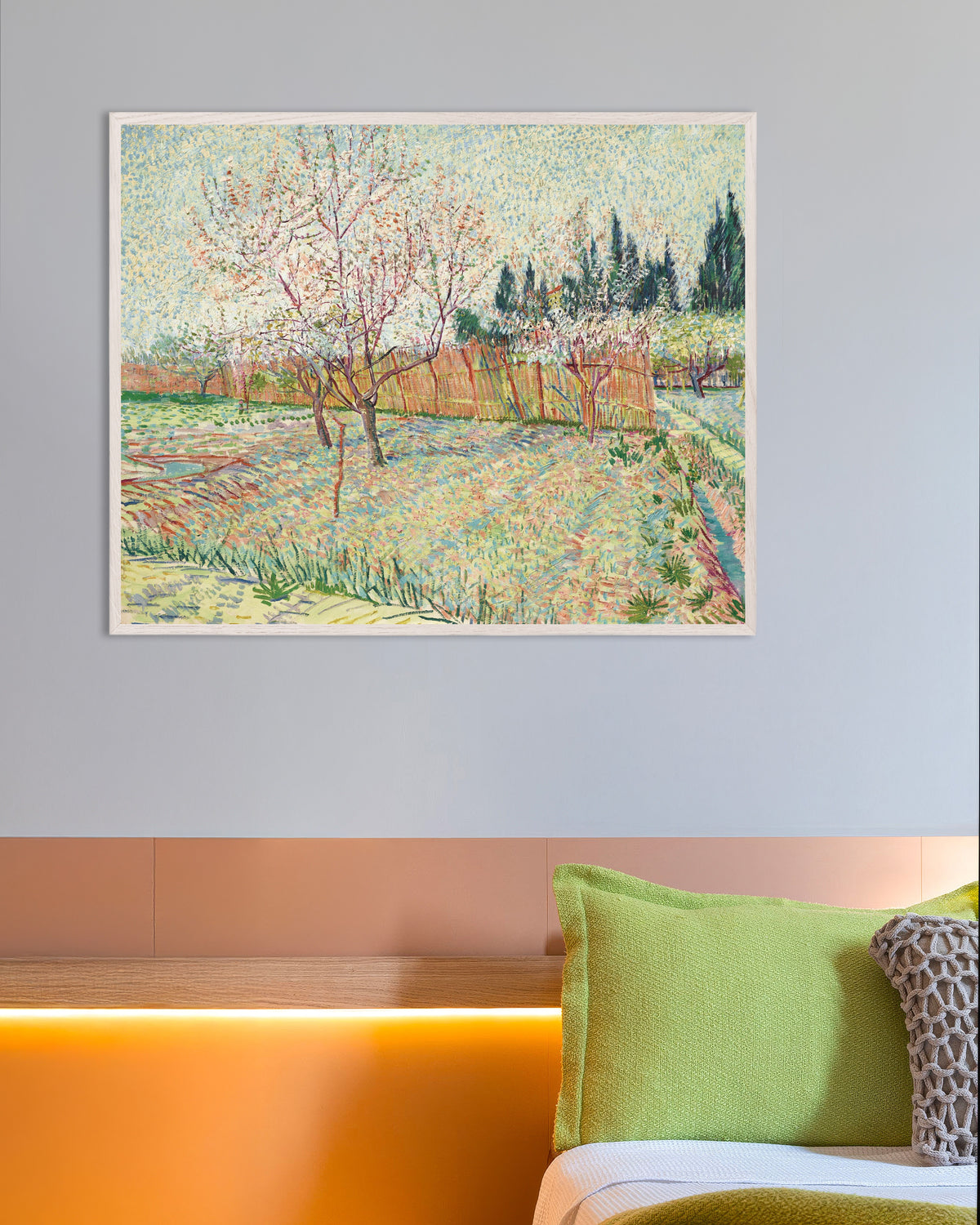 Poster de Le Verger bordé de cyprès (1888), de Vincent van Gogh, avec un cadre en bois blanc