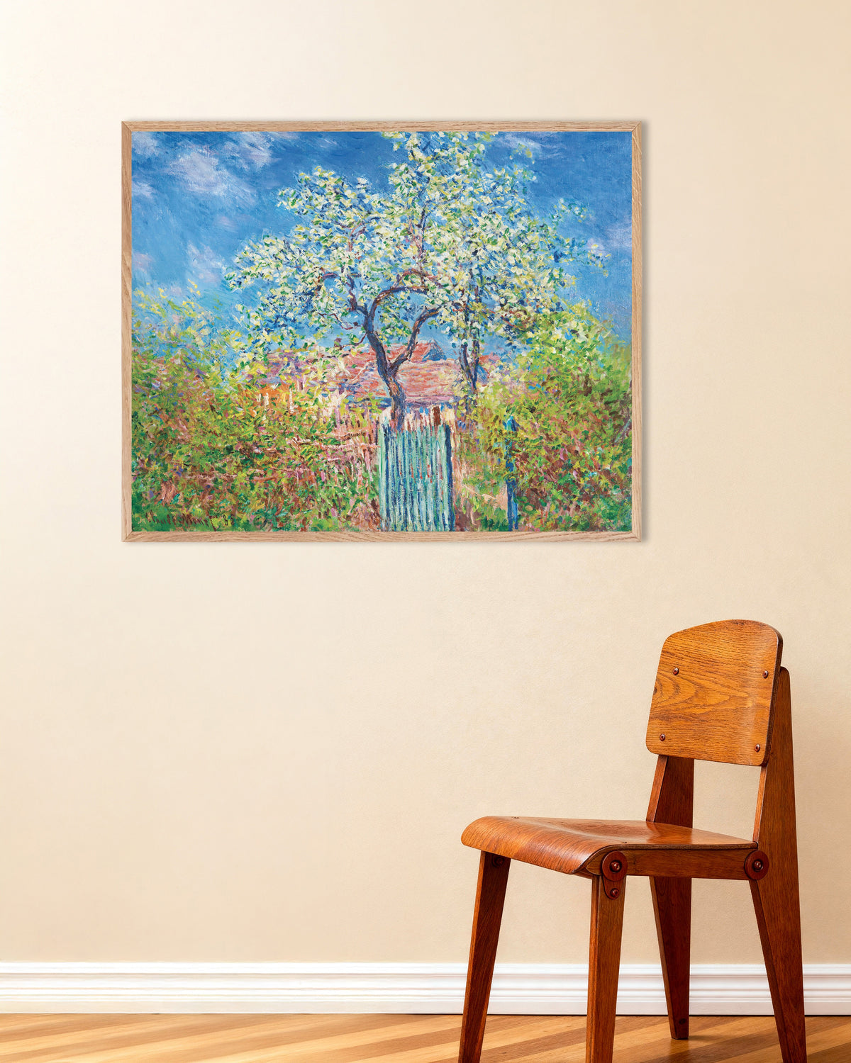Affiche Poirier en fleurs (1885) de Claude Monet, avec un cadre en bois naturel