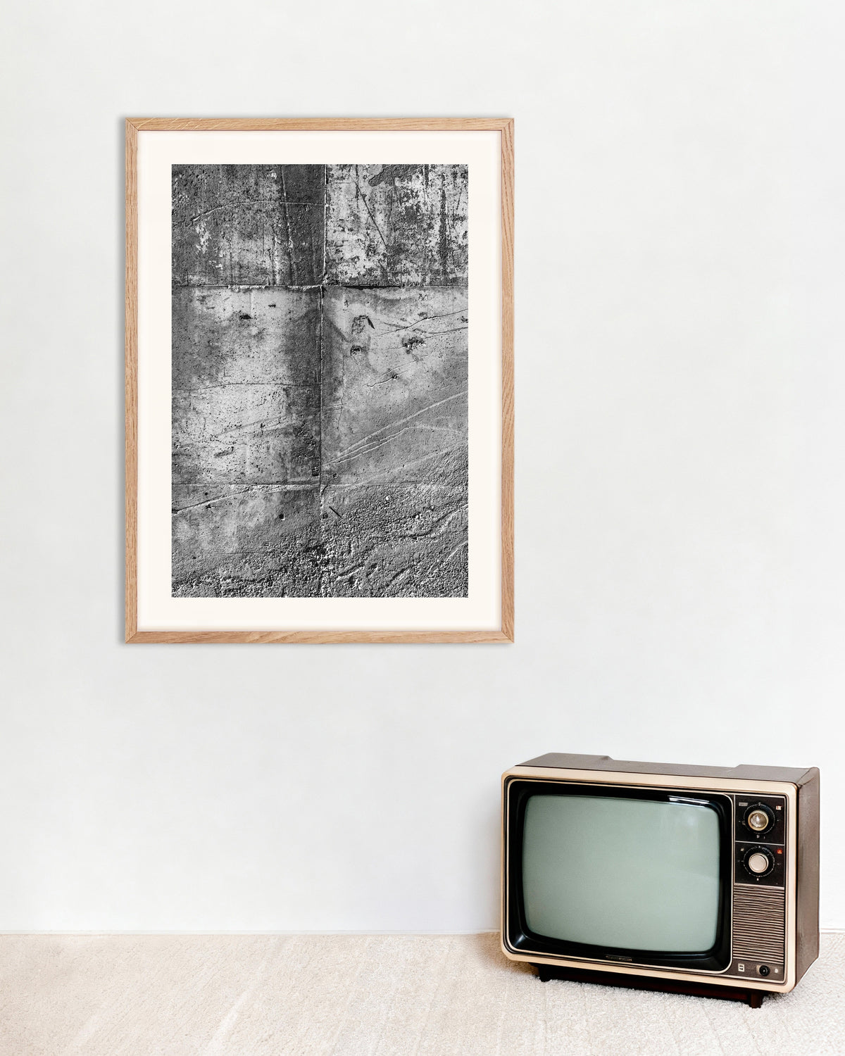 Affiche « Texture de mur en béton brut », avec un cadre en bois naturel