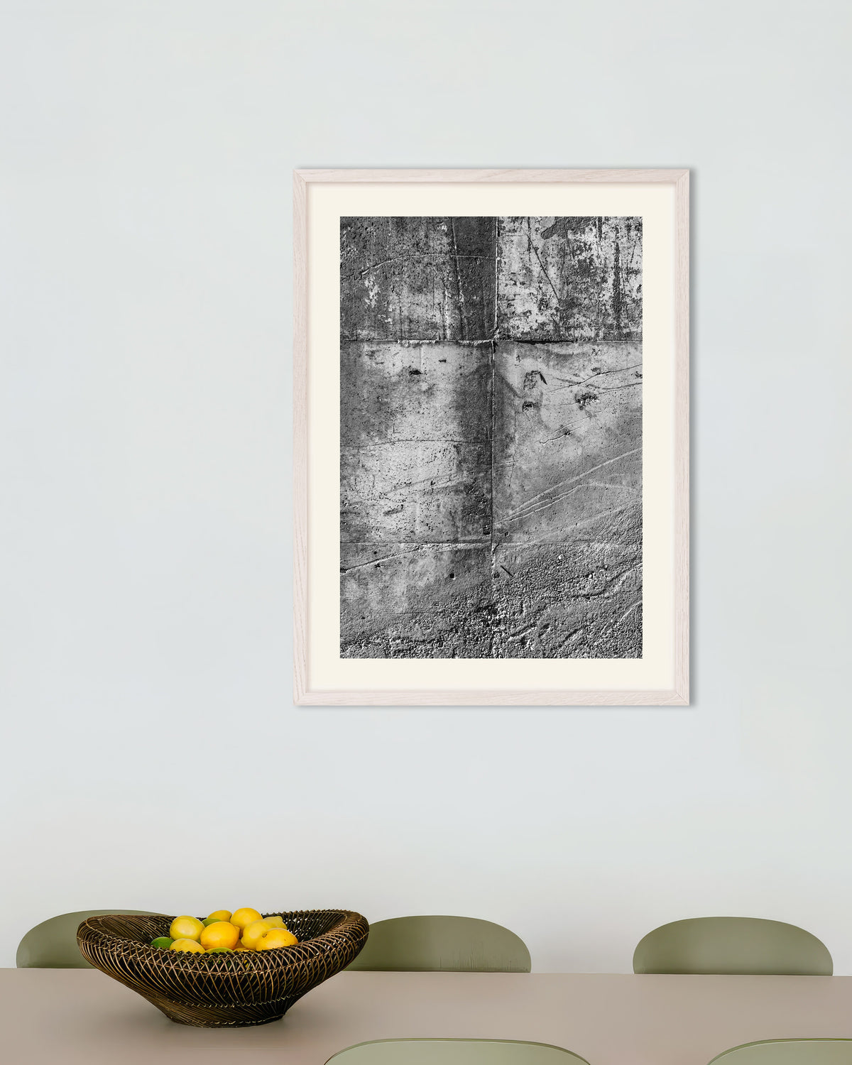 Affiche « Texture de mur en béton brut », avec un cadre en bois blanc