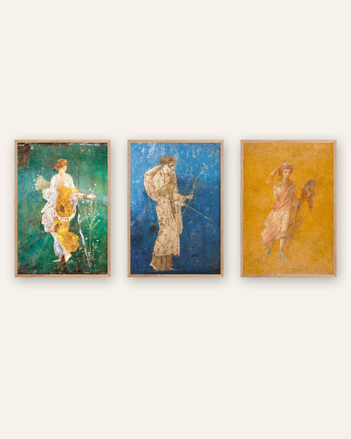 Lot de 3 affiches de fresques romaines, Flora, Artémis et Melpomène, cadres en bois naturel