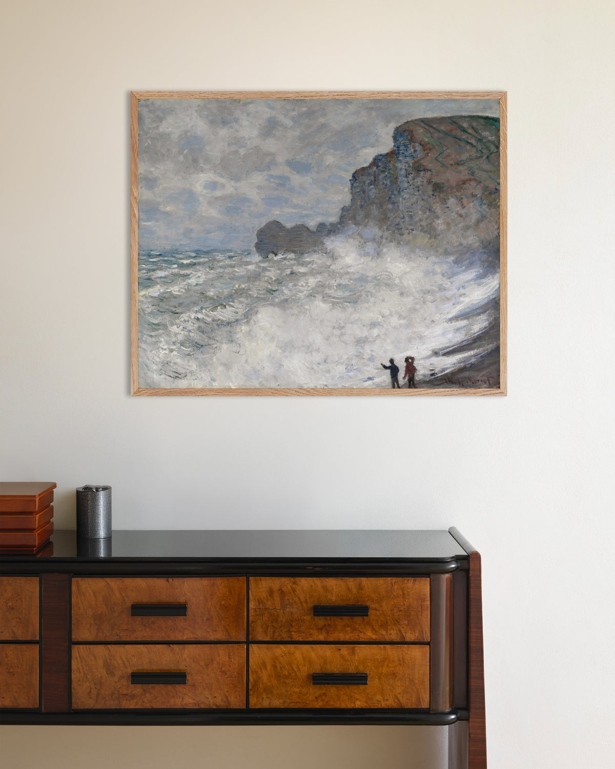 Affiche Gros temps à Étretat (1883) de Claude Monet, avec un cadre en bois naturel