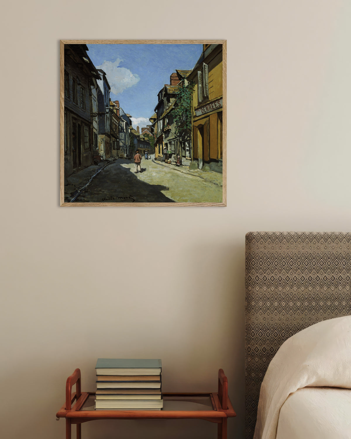 Affiche La Rue de la Bavole à Honfleur (1864) de Claude Monet, avec un cadre en bois naturel