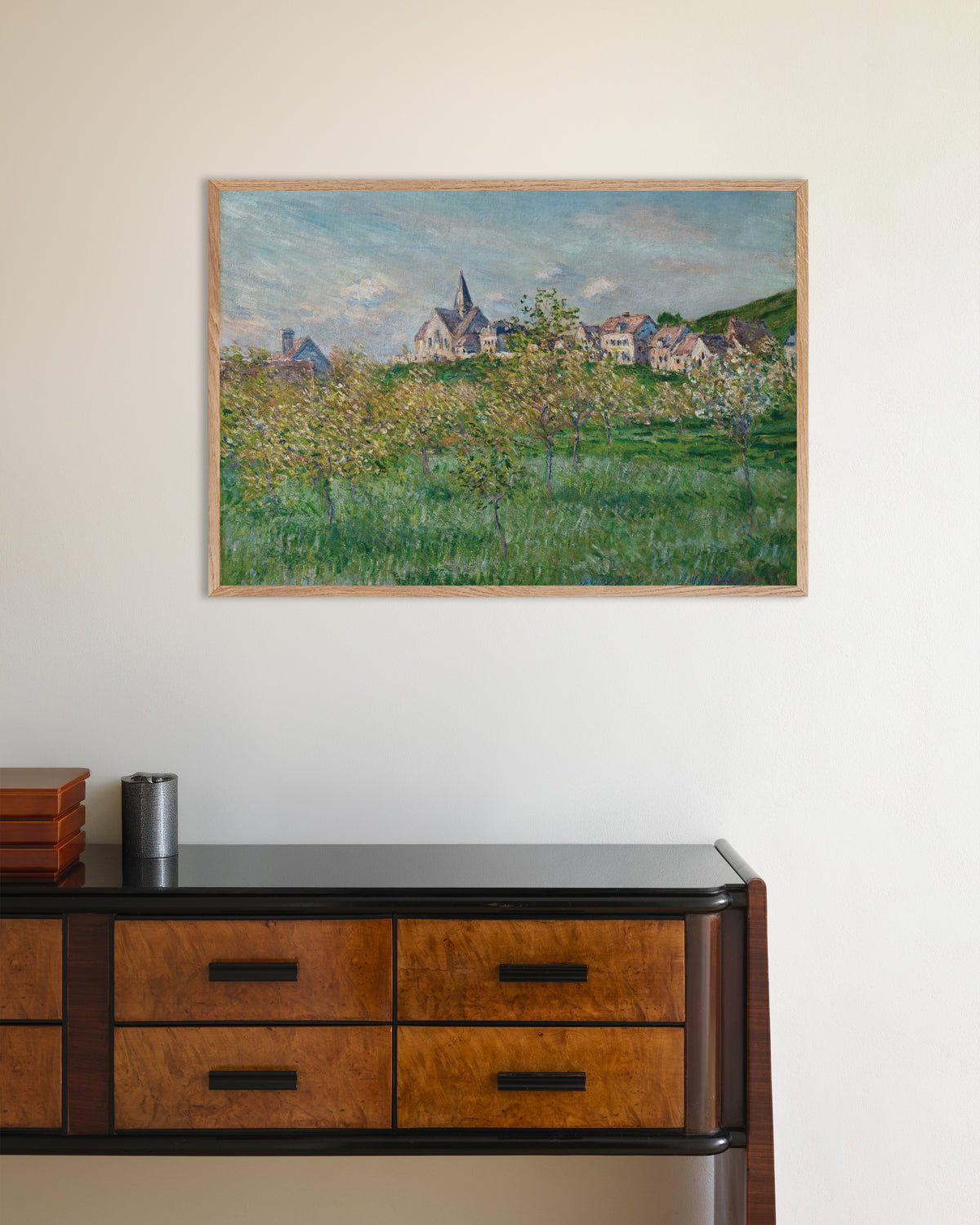 Affiche Printemps à Giverny, effet d'après-midi (1885) de Claude Monet, avec un cadre en bois naturel