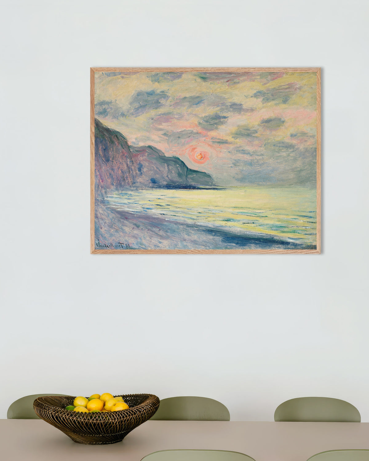 Affiche Soleil couchant, temps brumeux, Pourville (1882) de Claude Monet, avec un cadre en bois naturel