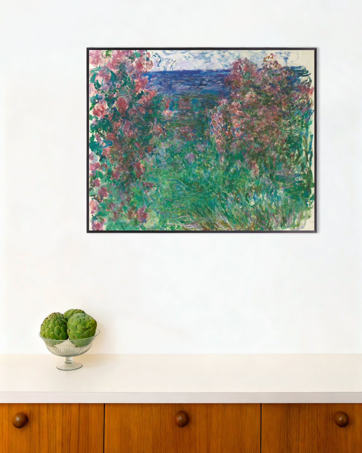 Affiche La Maison dans les roses (vers 1925) de Claude Monet, avec un cadre en métal