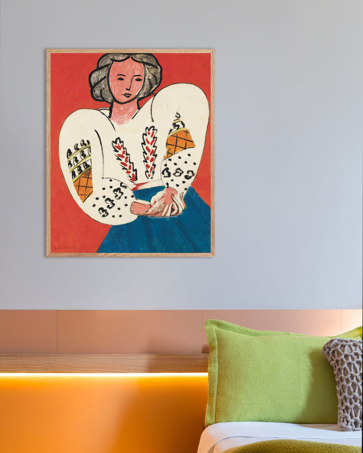 Poster de La blouse roumaine (1940) par Henri Matisse, avec un cadre en bois naturel