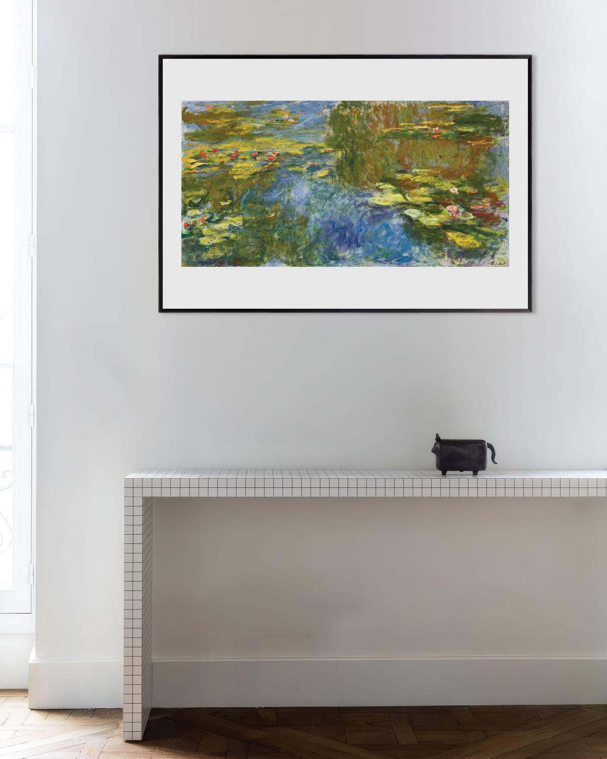 Affiche Le Bassin aux nymphéas (vers 1917–1919) de Claude Monet, avec un cadre en métal