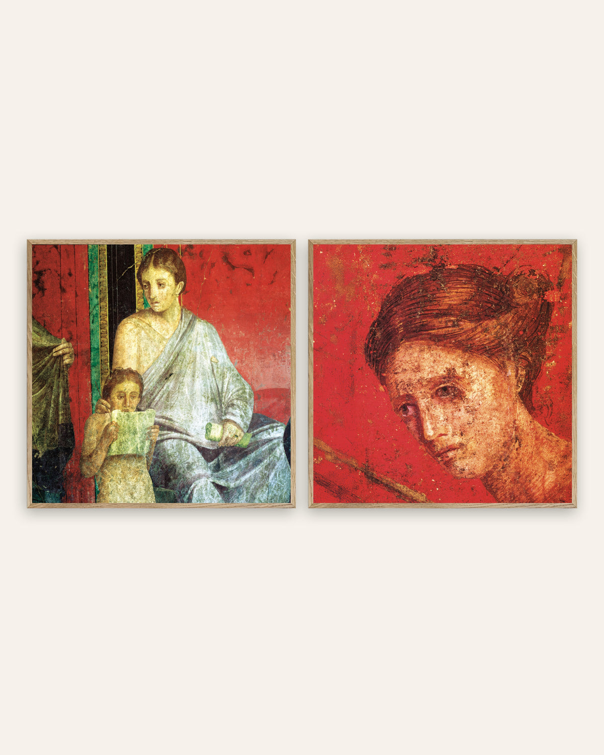 Affiches Villa des Mystères, lot de 2 : jeune lecteur et portrait, cadres en chêne naturel