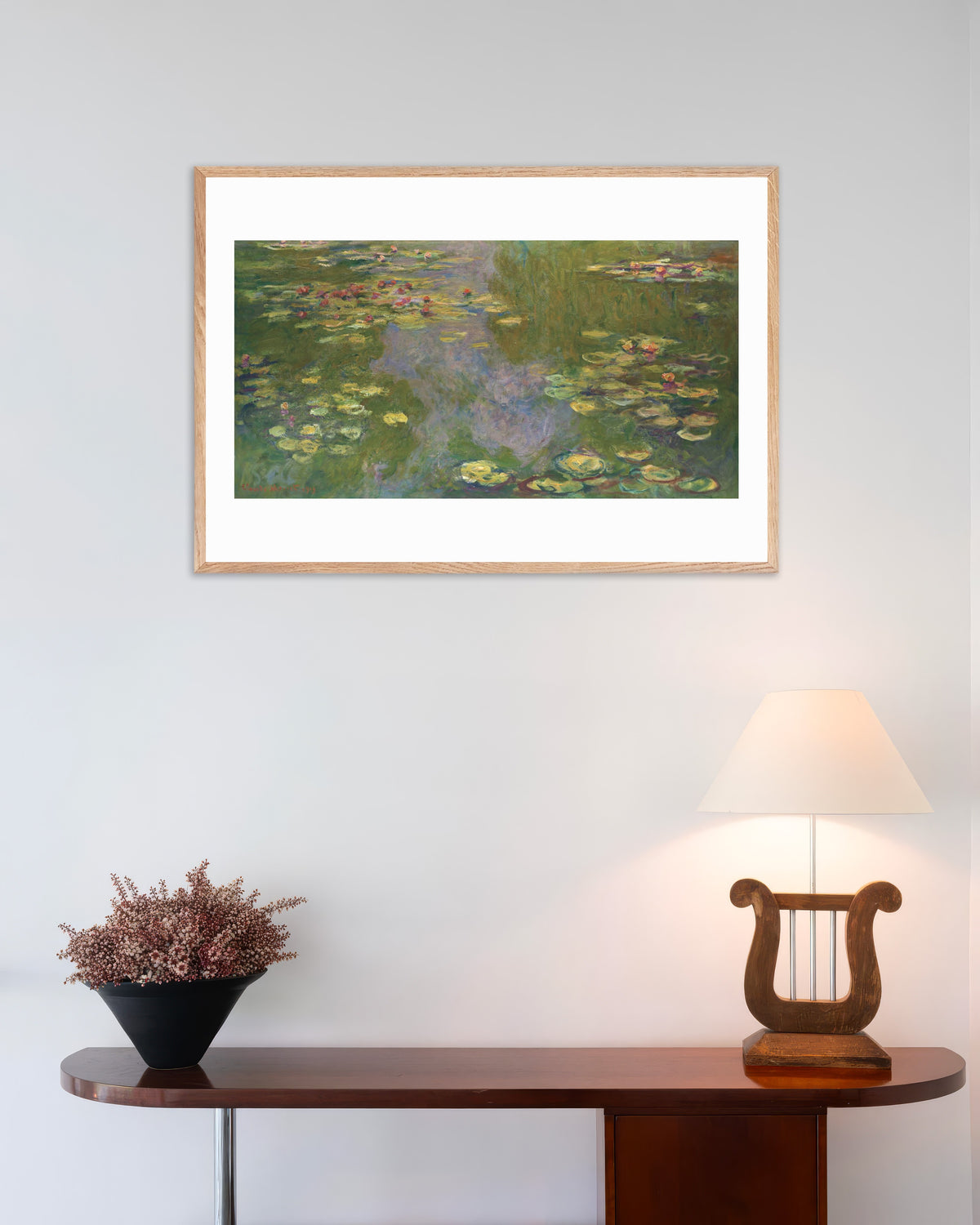 Affiche Nymphéas (1919) de Claude Monet, avec un cadre en bois naturel