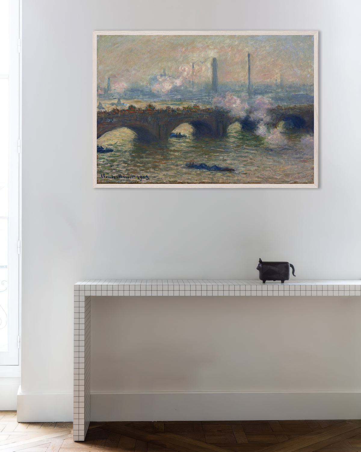 Affiche Waterloo Bridge, temps gris (1903) de Claude Monet, avec un cadre en bois blanc