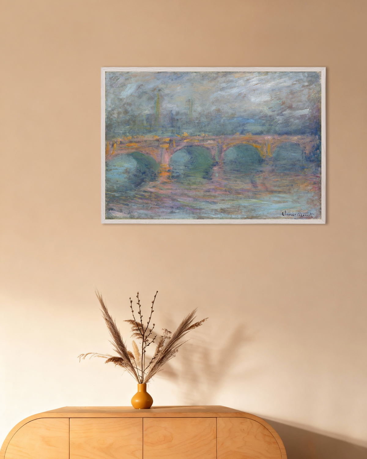 Affiche Waterloo Bridge, Londres, au coucher du soleil (1904) de Claude Monet, avec un cadre en bois blanc
