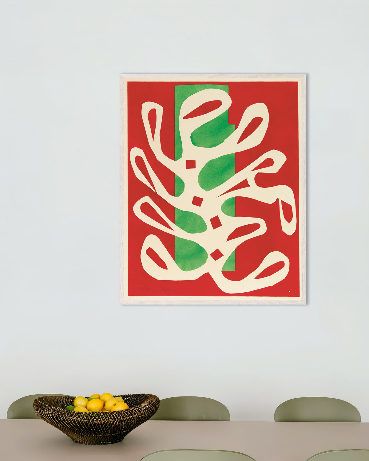 Poster d’Algue blanche sur fond rouge et vert (1947) de Henri Matisse, avec cadre en bois blanc
