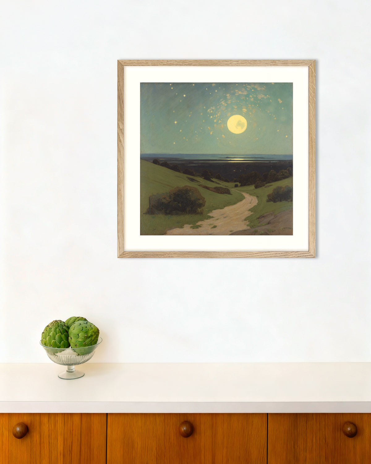 Affiche Pleine lune sur les collines avec cadre en chêne naturel