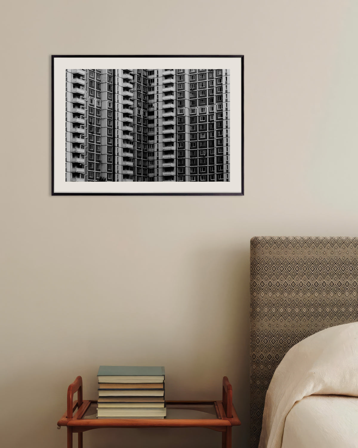 Affiche « Grille de fenêtres d’une tour d’habitation », avec un cadre en métal