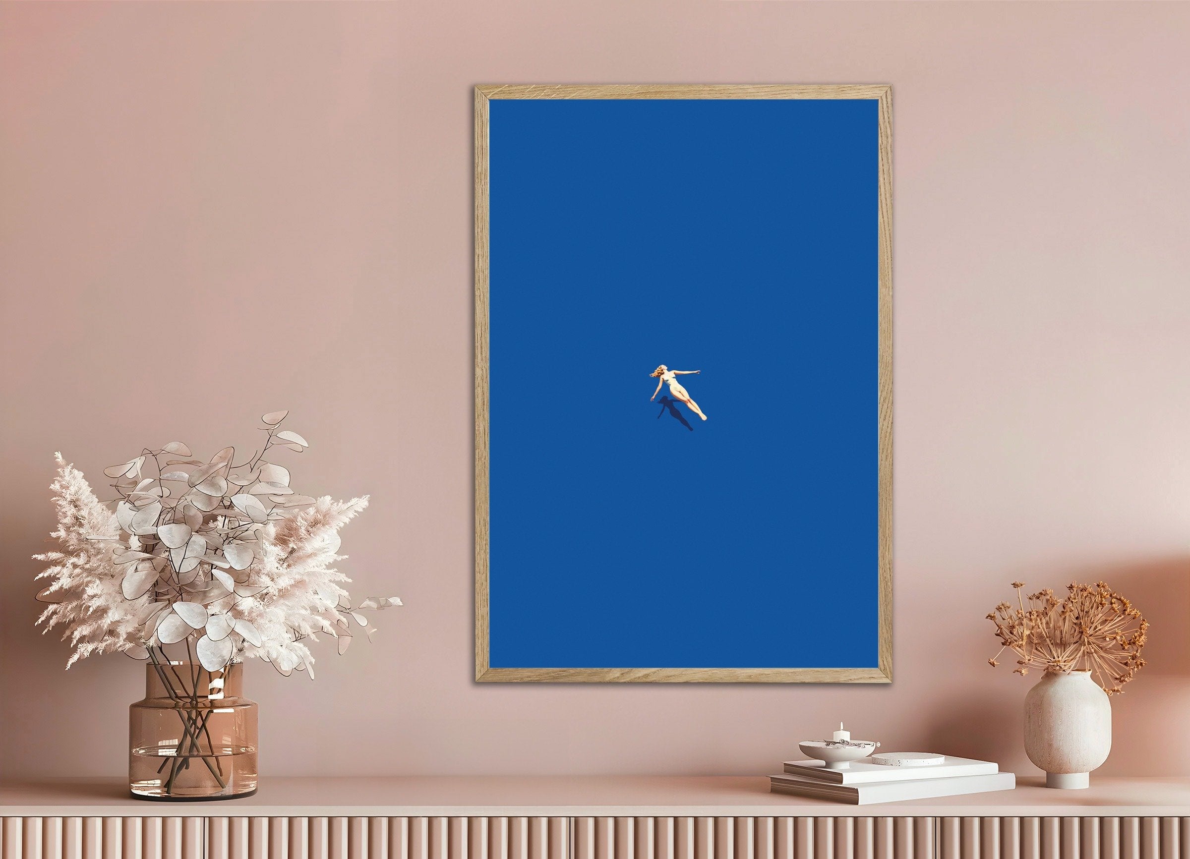 Femme flottant sur l'eau, affiche SPA