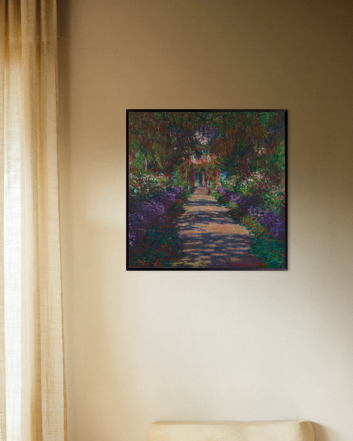 Affiche Une allée du jardin de Monet, Giverny (1902) de Claude Monet, avec un cadre en métal