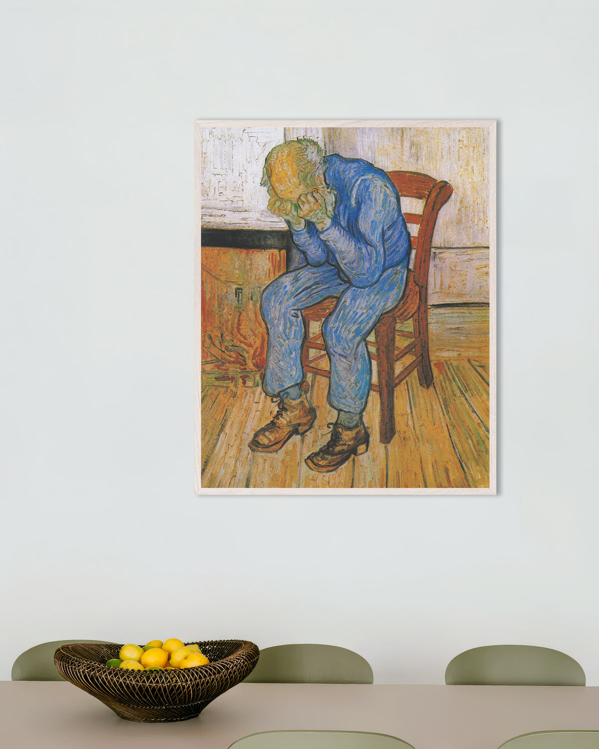 Poster de À la porte de l’éternité (1890), de Vincent van Gogh, avec un cadre en bois blanc