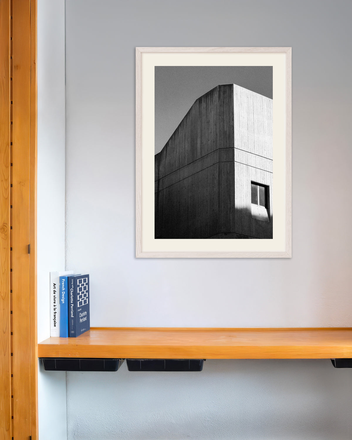 Affiche « Angle en béton à empreinte de planches », avec un cadre en bois blanc