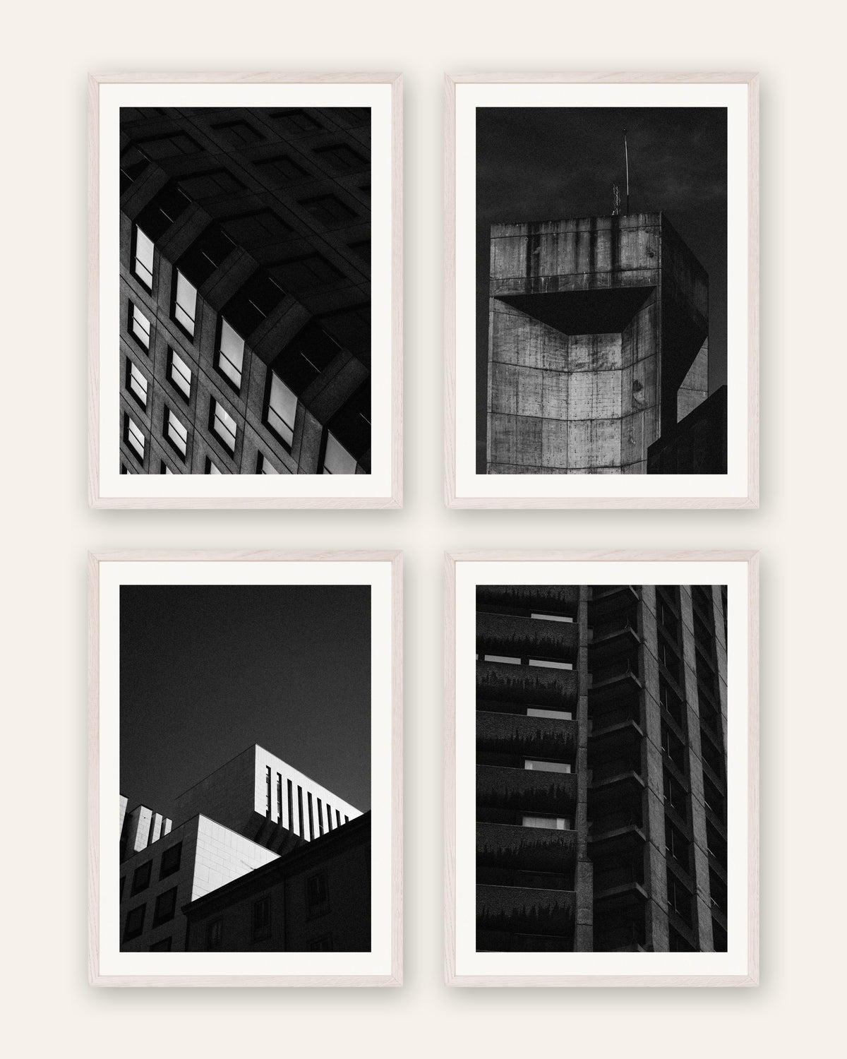 Affiches brutalistes, lot de 4 : le béton la nuit, cadres en chêne blanc