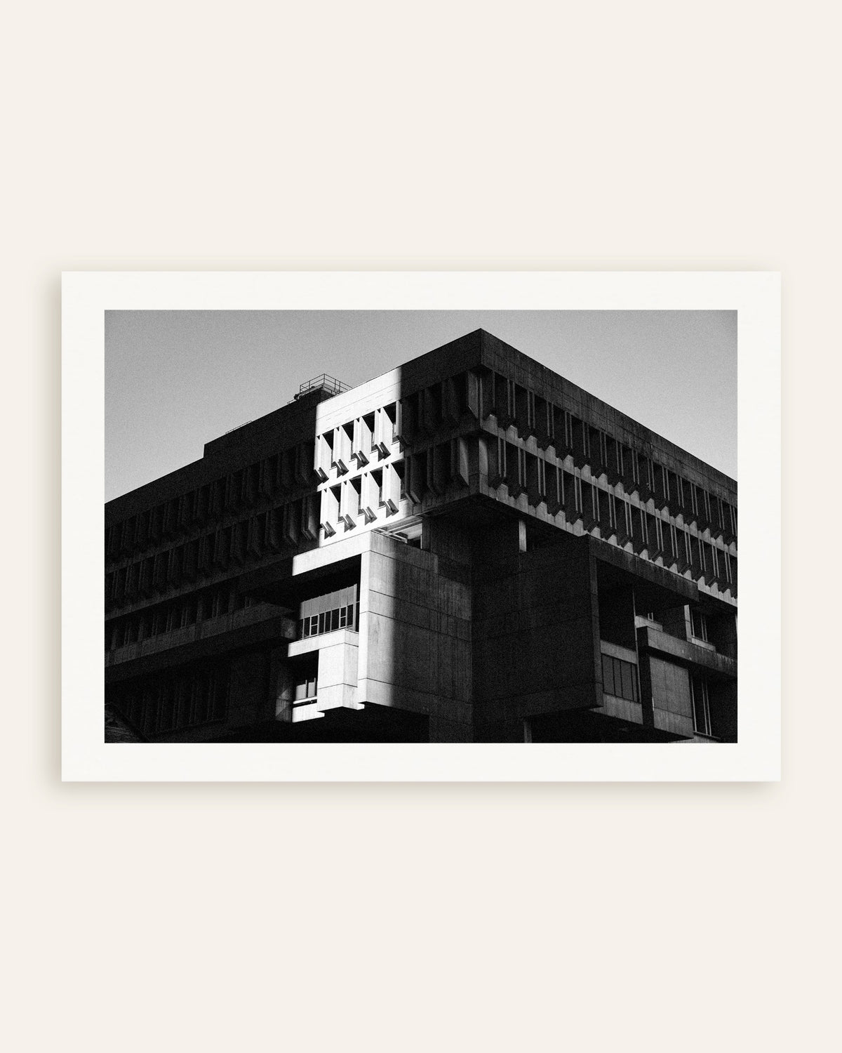 Affiche « Bâtiment civique au soleil et à l’ombre », vignette
