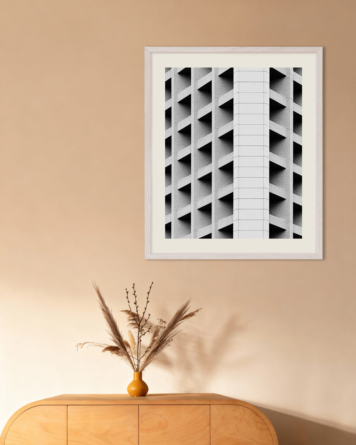 Affiche « Façade à caissons et bande blanche », avec un cadre en bois blanc