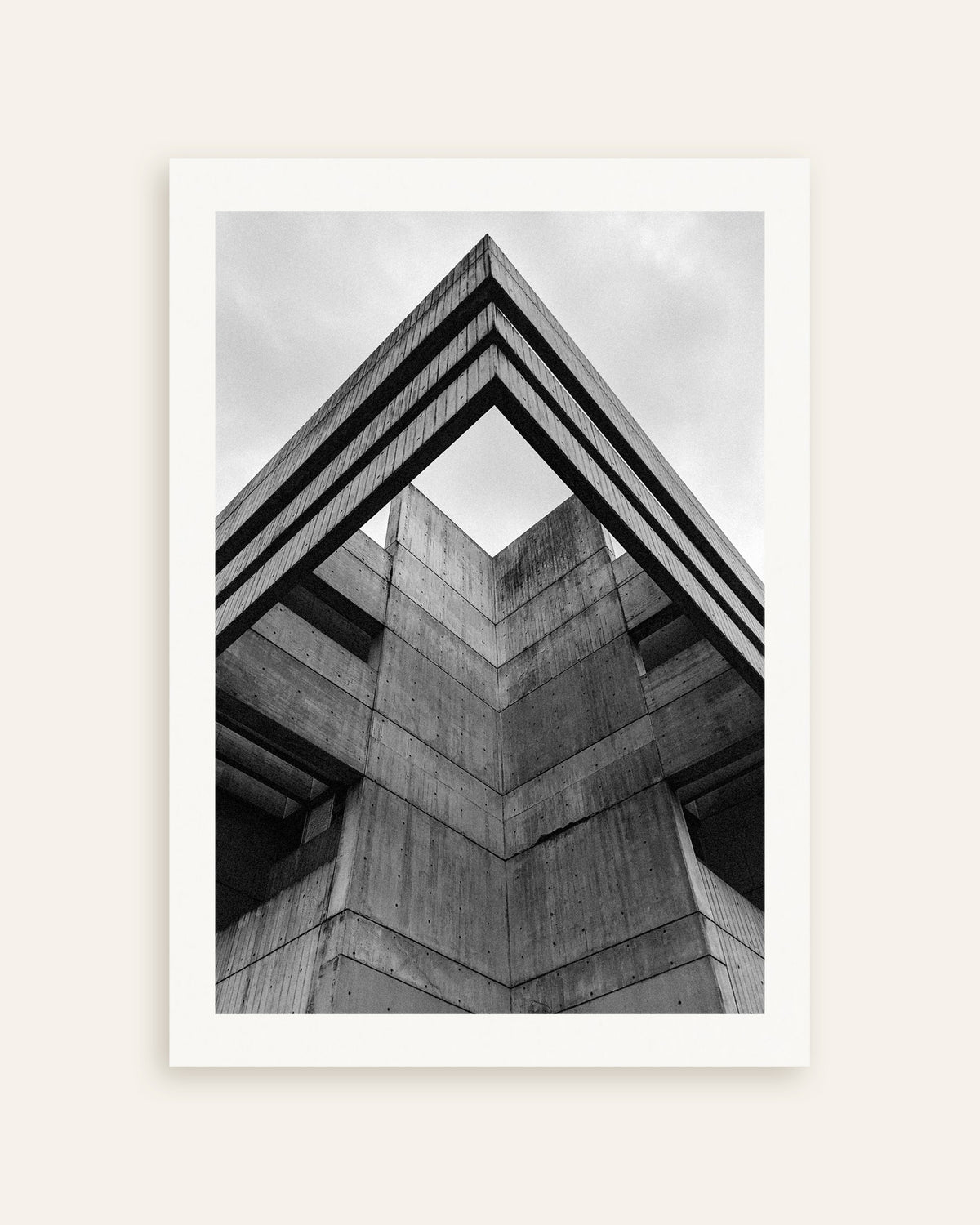 Affiche « Ligne de toit en béton vue d’en bas », vignette