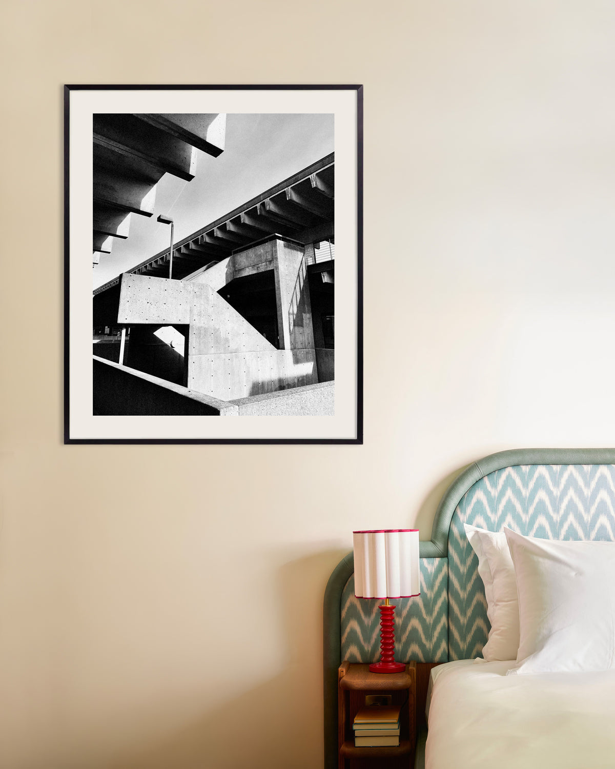 Affiche « Escalier en béton au soleil », avec un cadre en métal