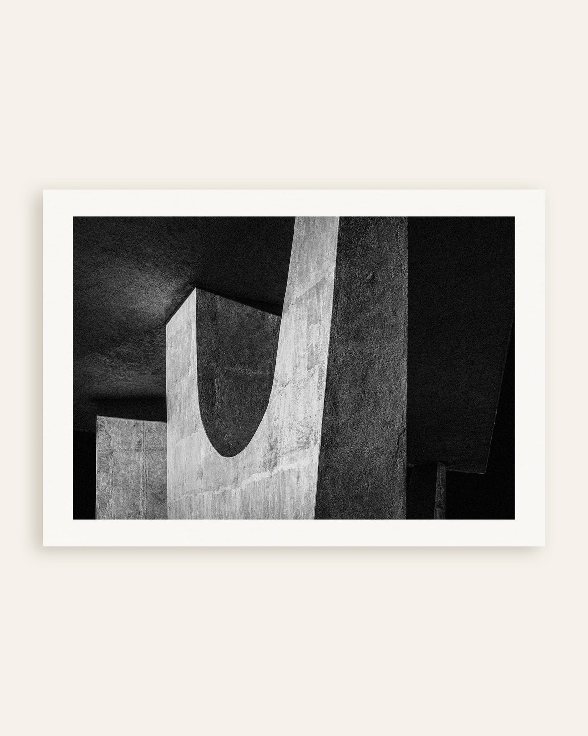 Affiche « Un U de béton dans l’ombre », vignette