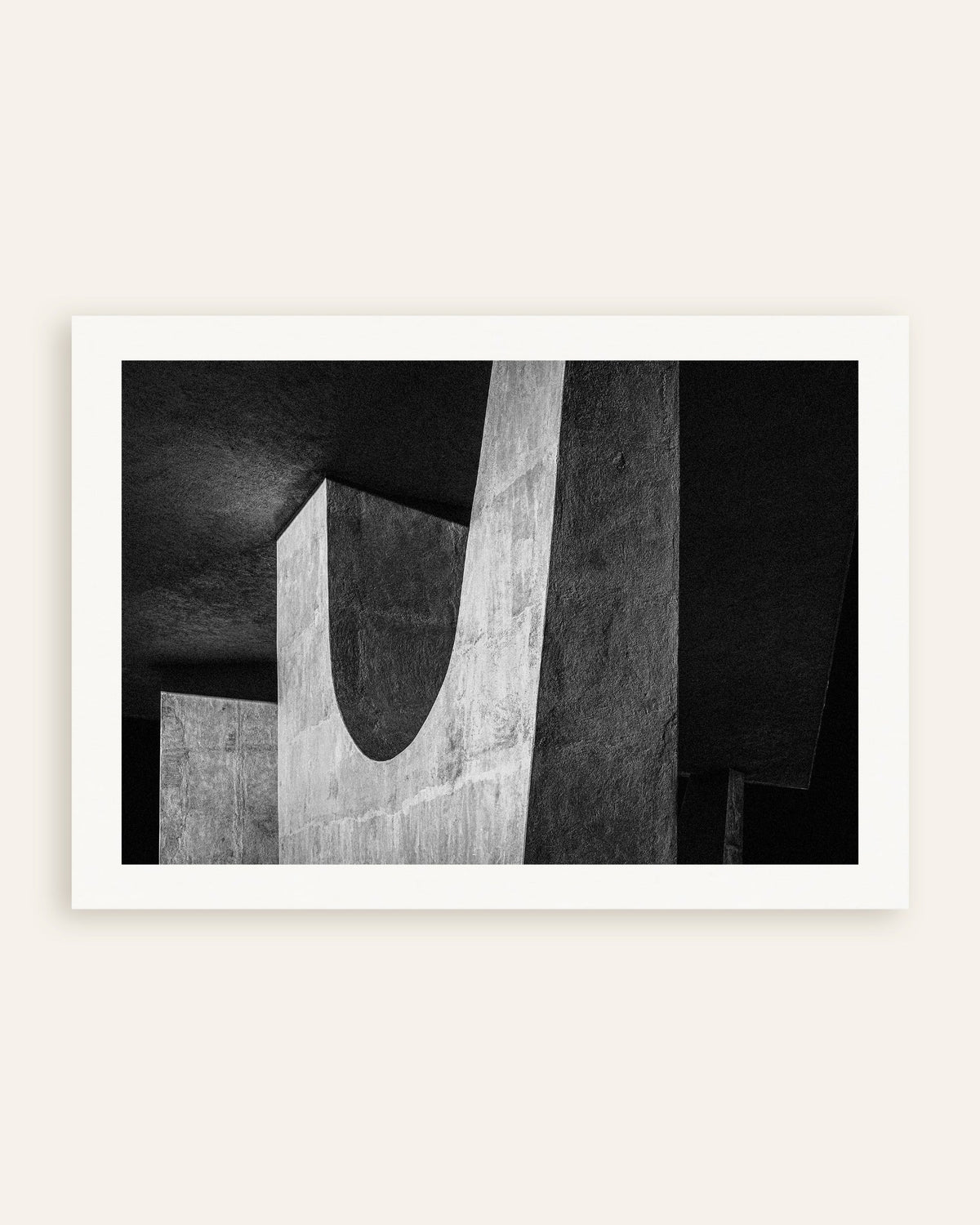 Affiche « Un U de béton dans l’ombre », vignette