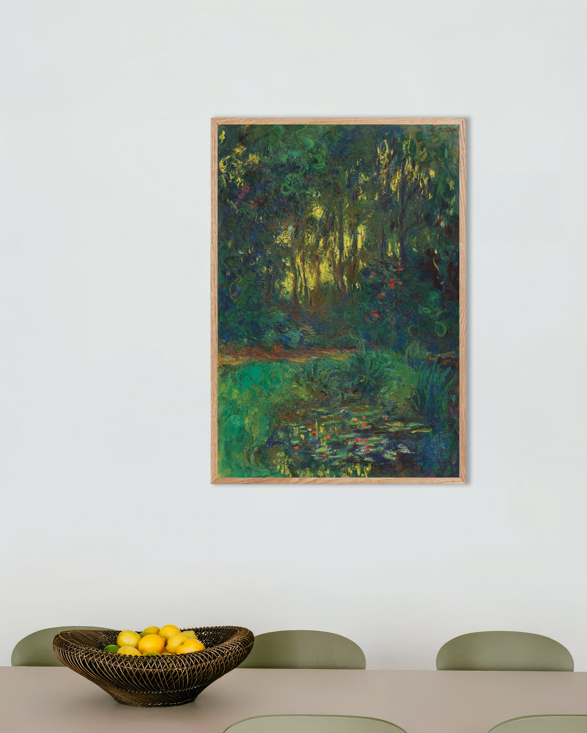 Affiche Coin du bassin aux nymphéas (1918–1919) de Claude Monet, avec un cadre en bois naturel