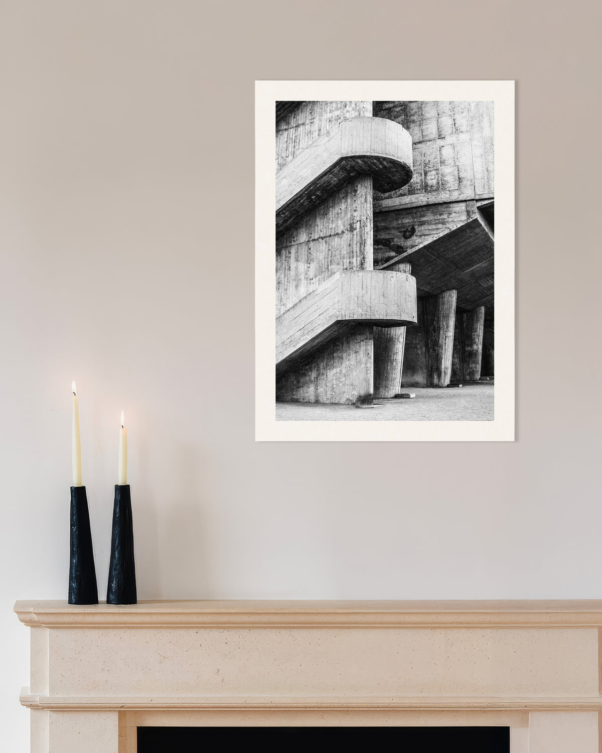 Affiche « Rampes incurvées et colonnes de béton »