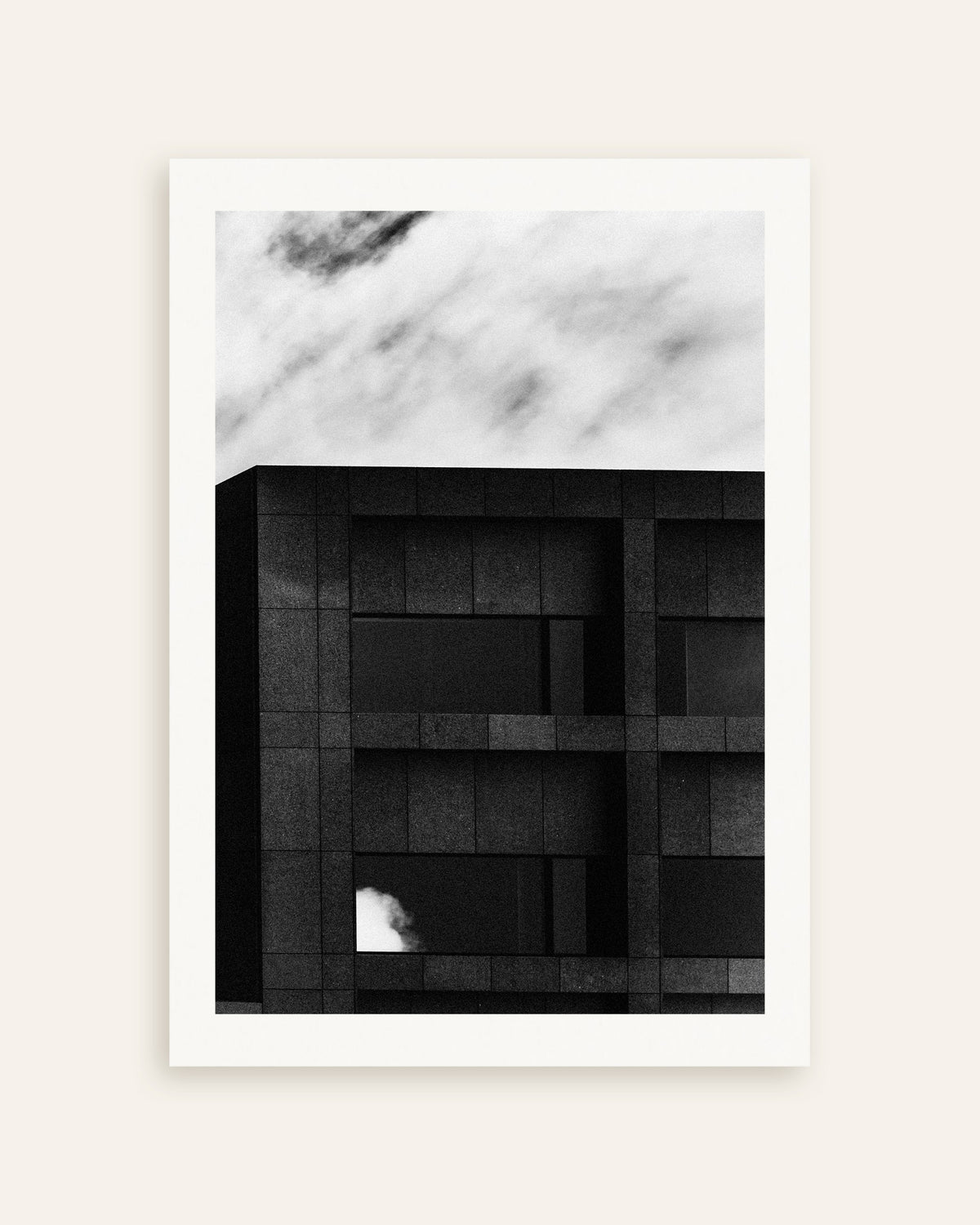 Affiche « Façade sombre et nuage de passage », vignette