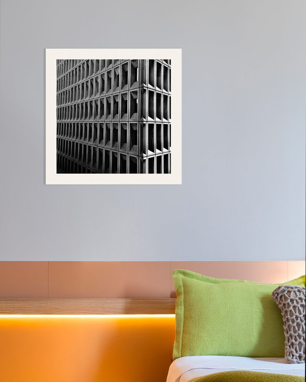 Affiche « Angle d’une façade aux fenêtres profondes »