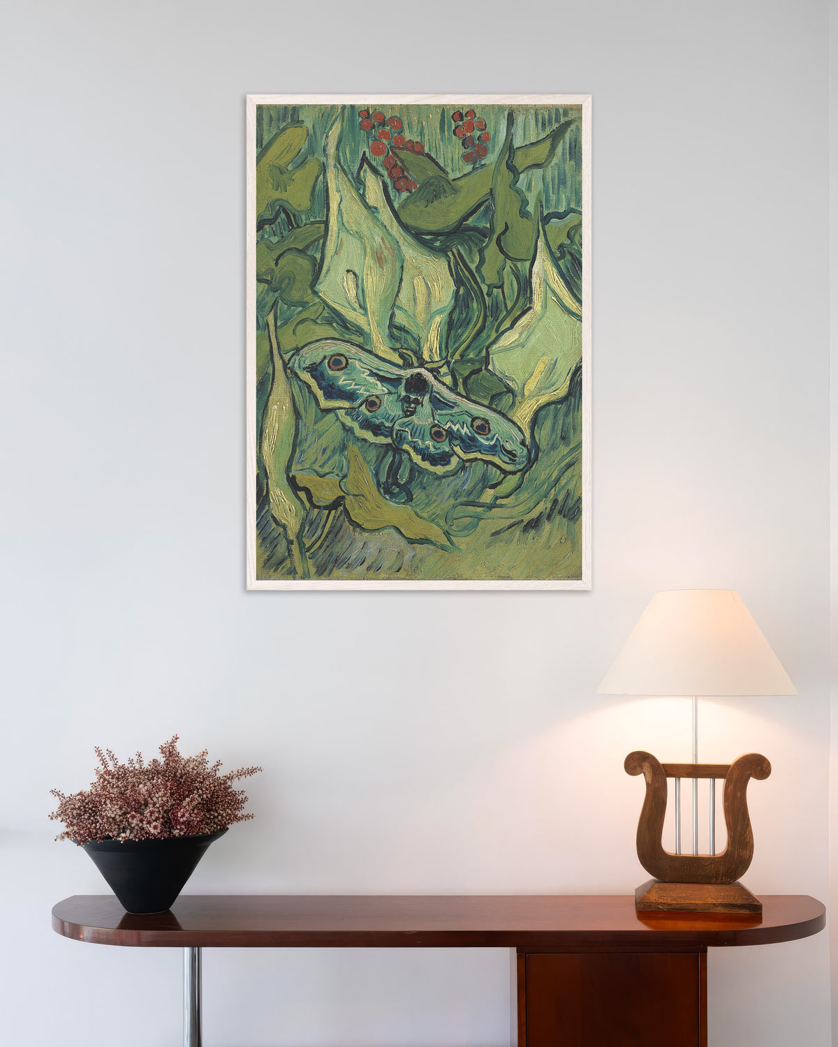 Poster de Le Papillon de nuit empereur (1889), de Vincent van Gogh, avec un cadre en bois blanc
