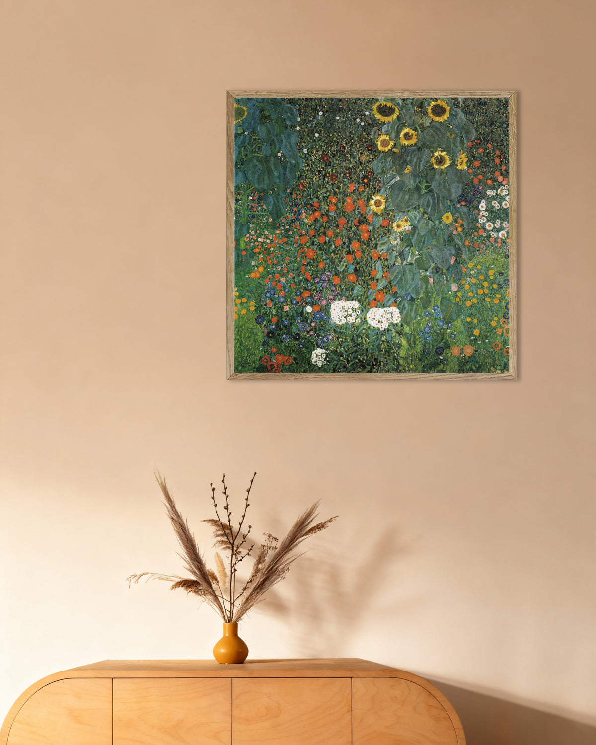 Affiche Jardin paysan aux tournesols (1907) de Gustav Klimt, avec un cadre en bois naturel