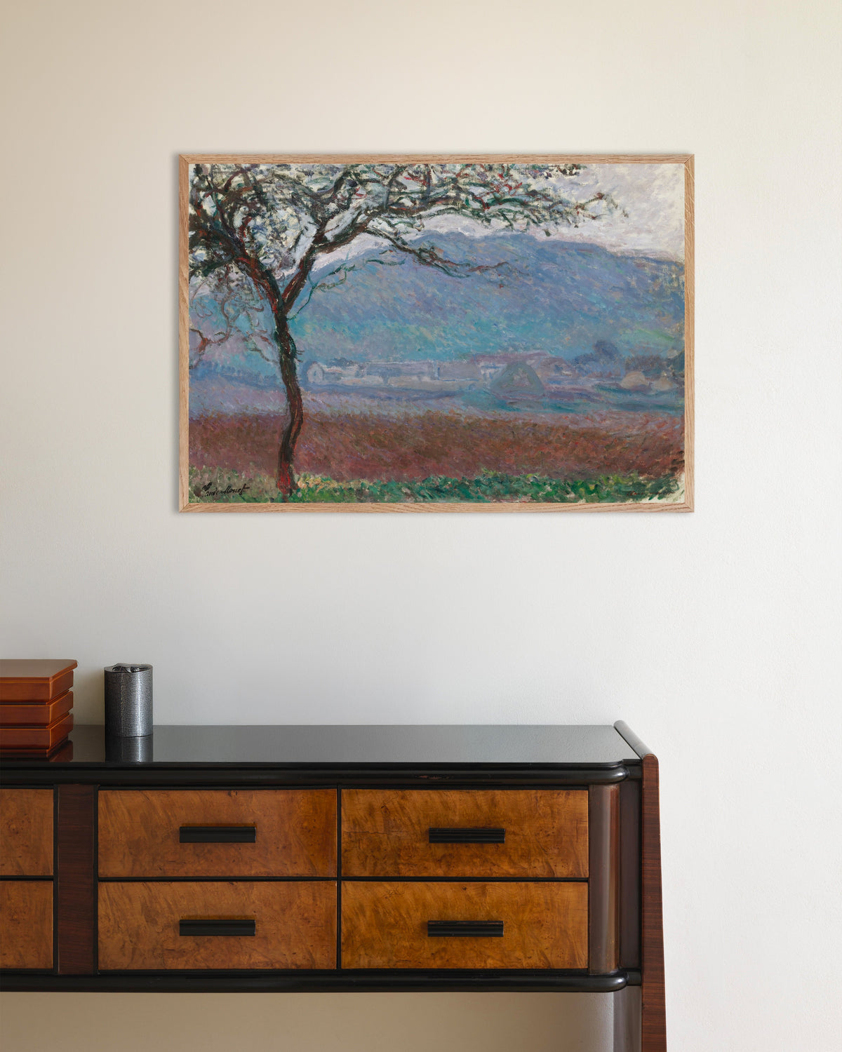 Affiche Champ à Giverny (1887) de Claude Monet, avec un cadre en bois naturel