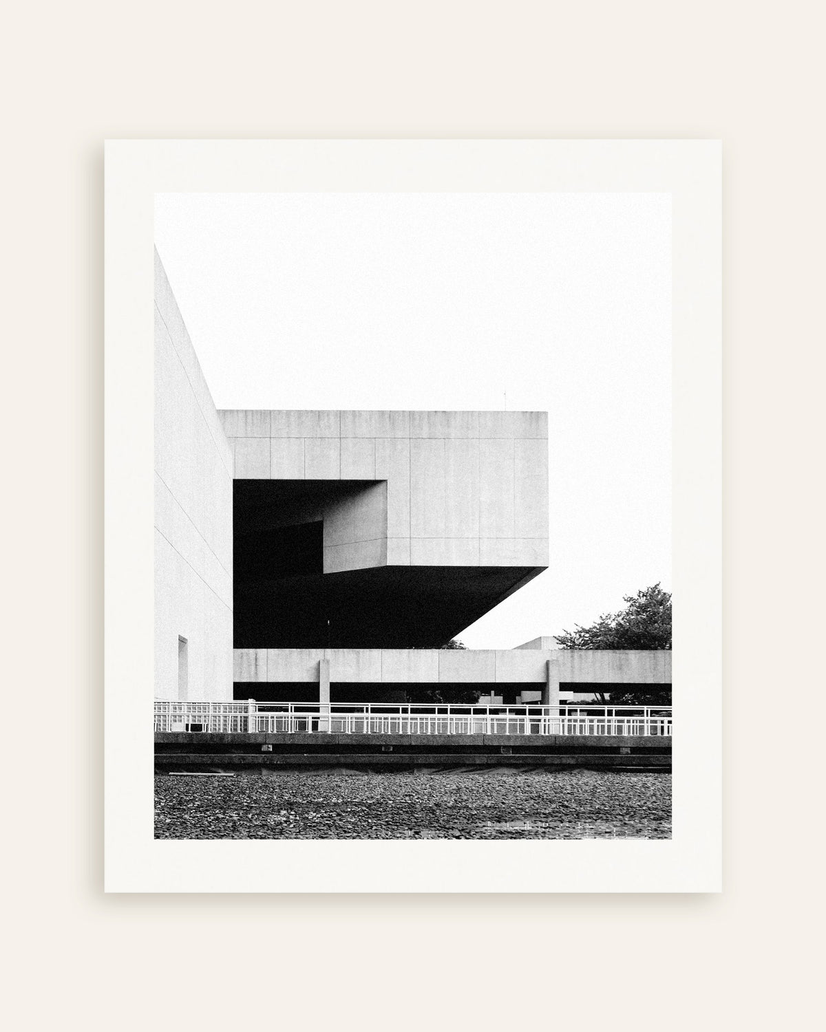 Affiche « Bloc de béton flottant », vignette