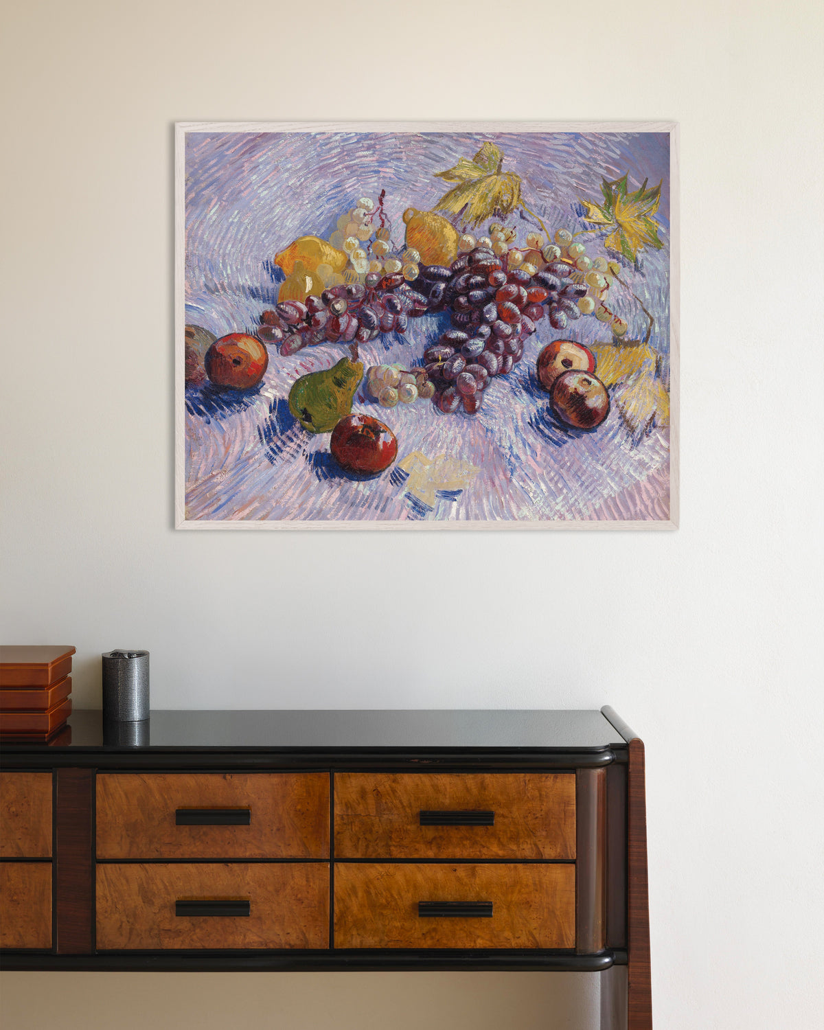 Poster Raisins, citrons, poires et pommes (1887) de Vincent van Gogh, avec un cadre en bois blanc