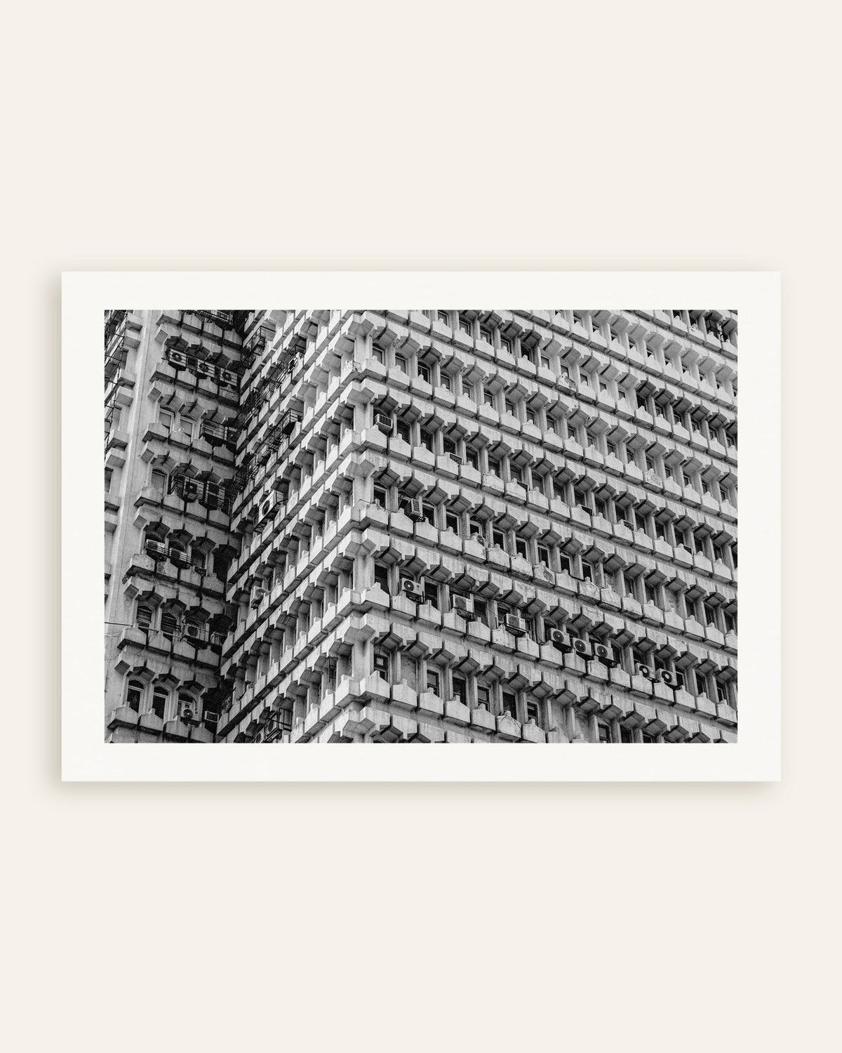 Affiche « Façade de bureaux en nid d’abeille », vignette