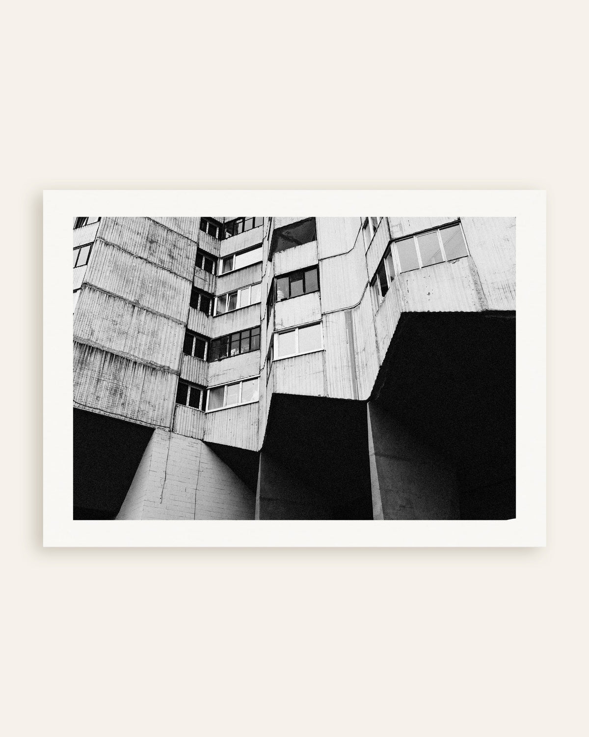 Affiche « Bloc de logements sur pilotis en béton », vignette